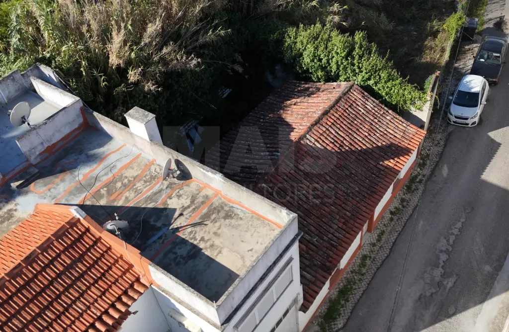 Moradia T3 para recuperação no centro da Lourinhã