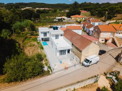 Moradia T3 Nova com Piscina