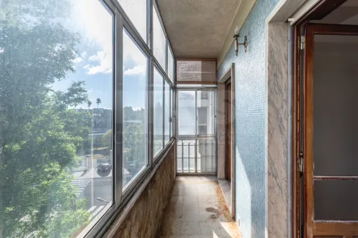 3-bedroom apartment in Alvalade, near Padre António Vieira Secondary School