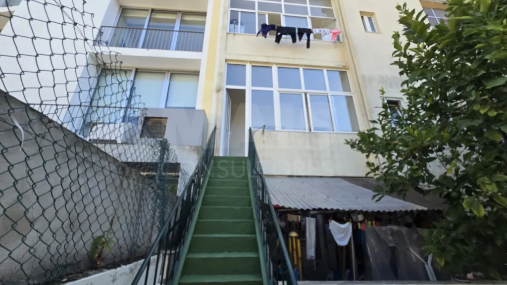 Apartamento T2 em Alcântara
