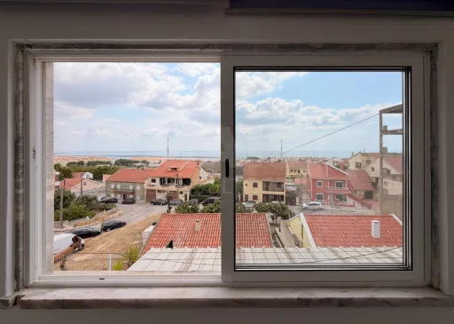 Prédio de Habitação e Comércio em Santa Iria de Azoia