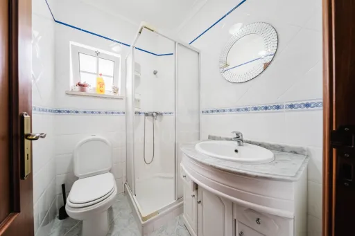 Apartamento T3 com Aquecimento Central, Garagem, Varandas e Arrecadações – Ferrel / Baleal