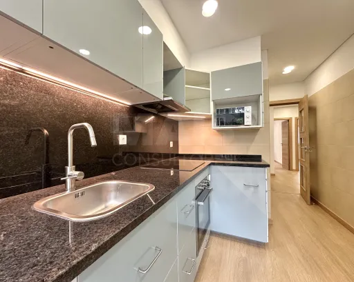 T2 da Damaia Totalmente Renovado Com Cozinha Equipada!