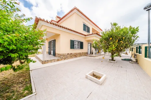 Moradia T4 em Olho Marinho | 260m² | Lote 734m²