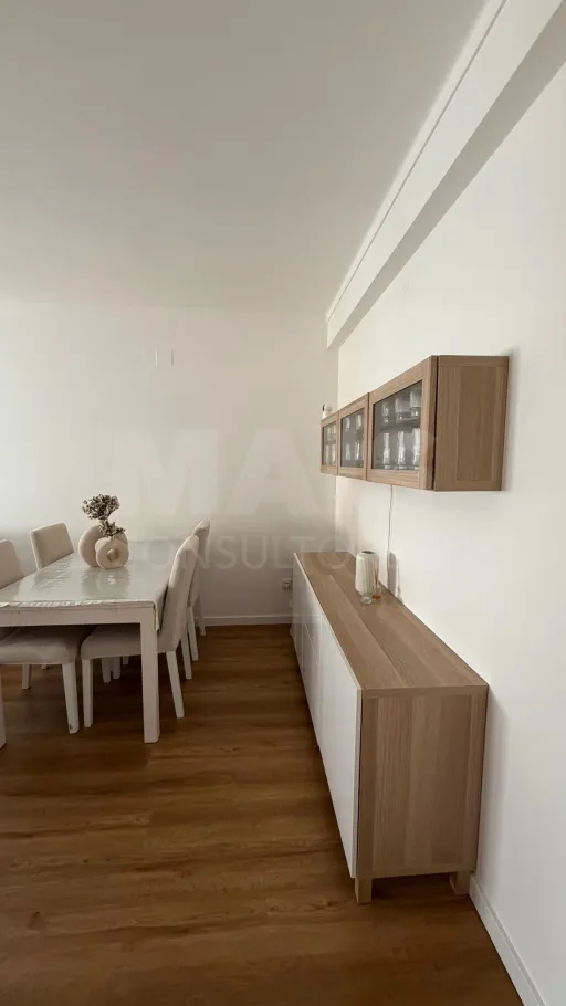 Apartamento T2 Remodelado no Centro do Cadaval