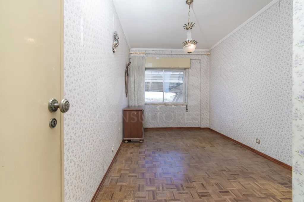 Apartamento, prédio com dois elevadores, zona central de Vila Franca de Xira
