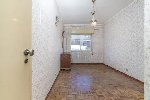 Apartamento, prédio com dois elevadores, zona central de Vila Franca de Xira