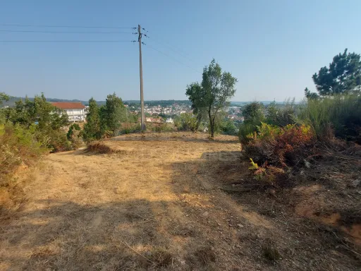 Terreno com 1872 m2 em Côja para construir