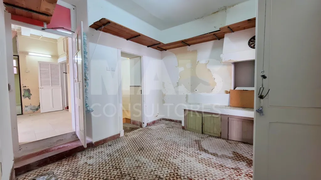 Prédio no Centro Histórico de Peniche com Elevado Potencial de Investimento e Rentabilidade