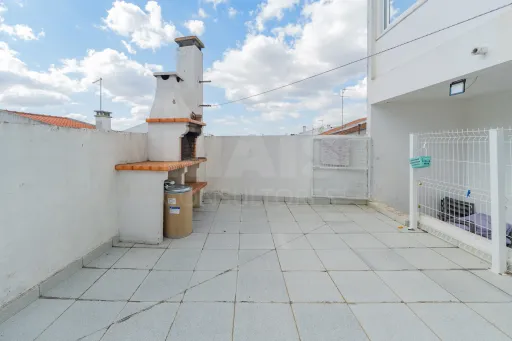 T2 on 1st floor with terrace and barbecue in the center of Salvaterra - opportunity