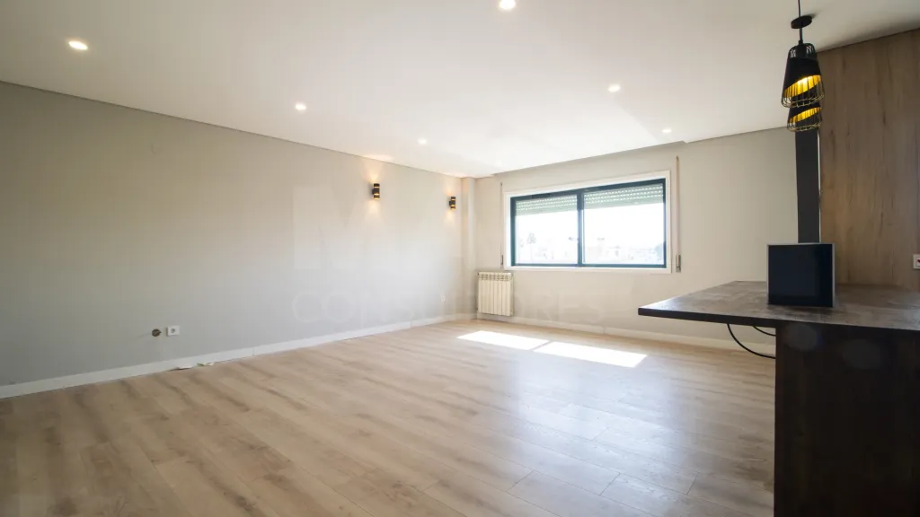 Apartamento T2+1 com garagem