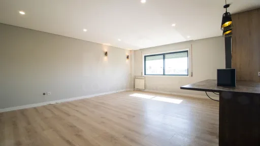 Apartamento T2+1 com garagem