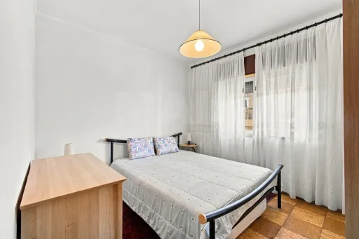 Apartamento T2 com marquise em Peniche
