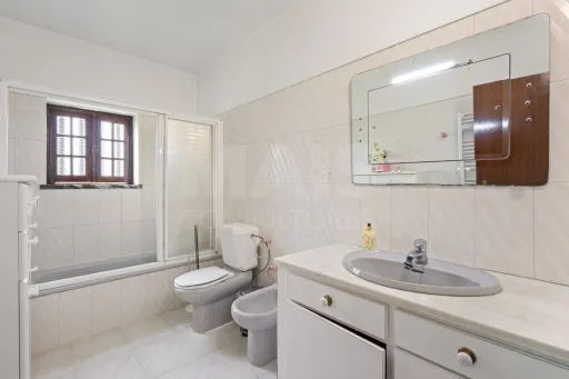 Moradia Térrea T4 em terreno de 2.605m2 em Olho Marinho