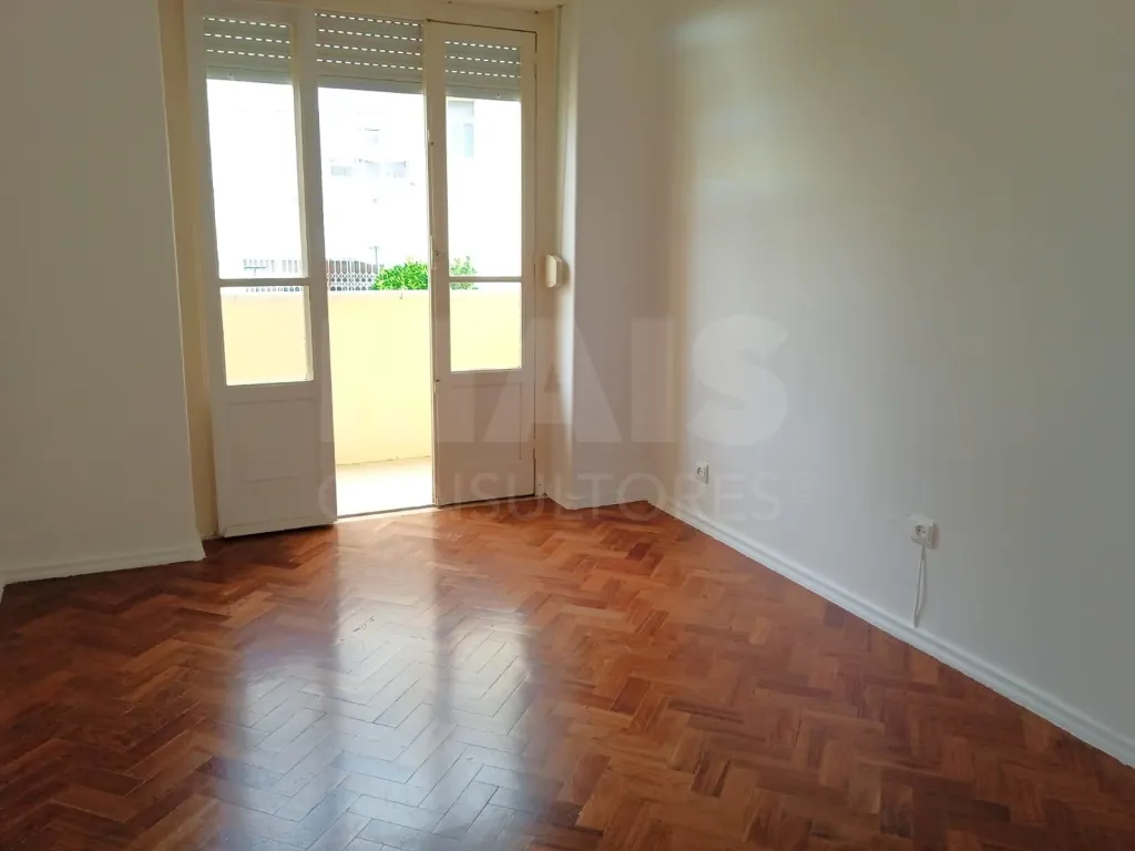 Excelente Apartamento T2 Ajuda