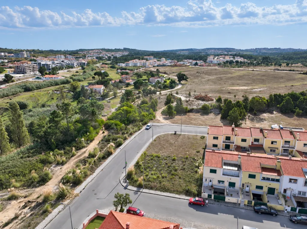Lote urbano de 440 m² em Caldas da Rainha | Dê espaço ao seu próximo projeto