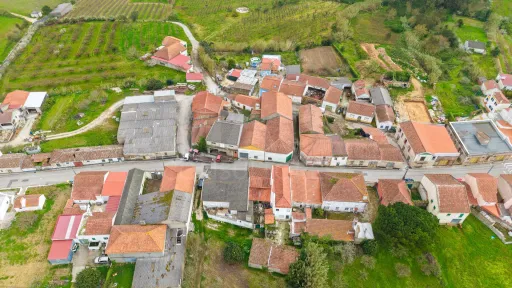 Terreno no centro da Usseira