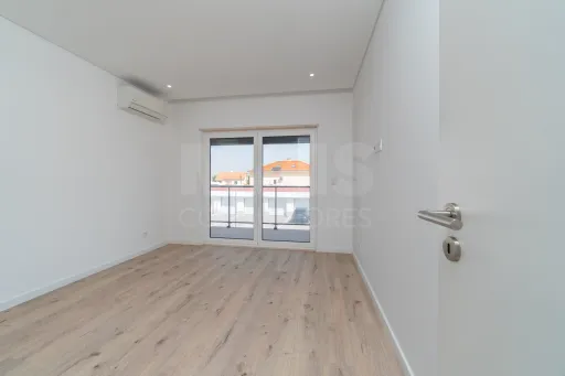 T3 Premium Seminovo com Varanda Excecional – Garagem - Elevador - Acesso Privilegiado a Lisboa