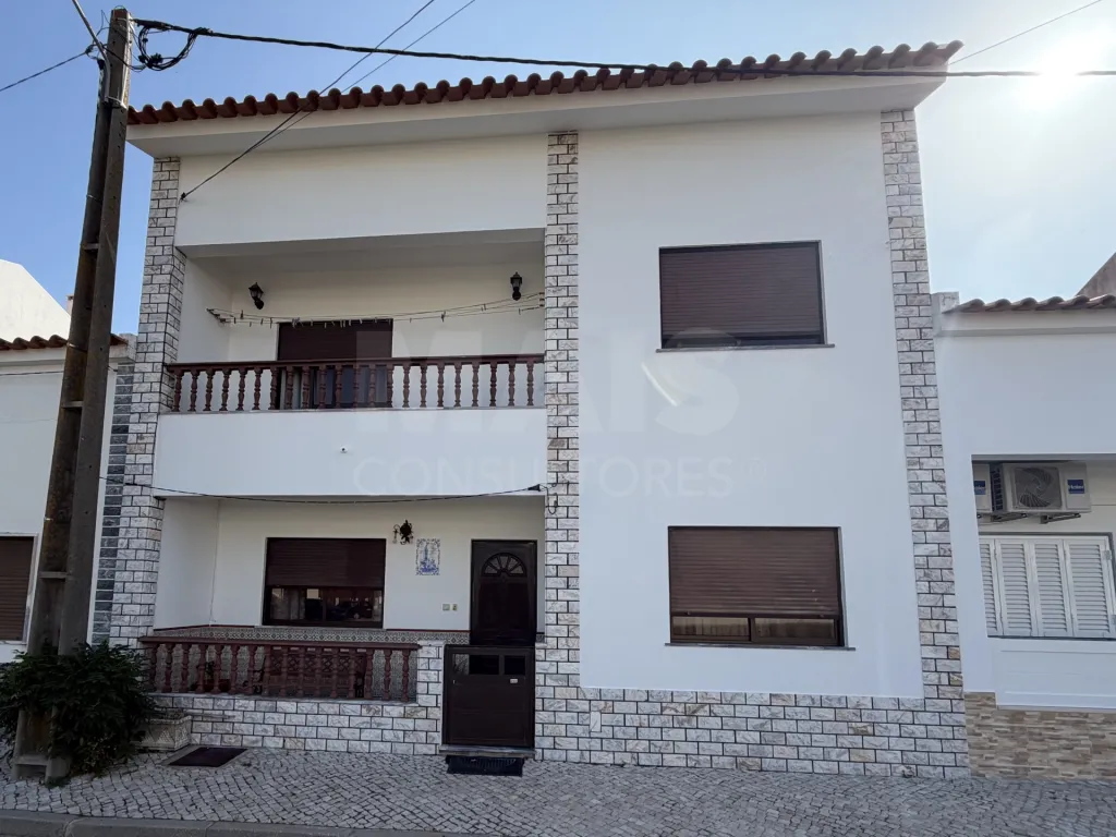 Moradia T4+1 com logradouro no Porto Alto