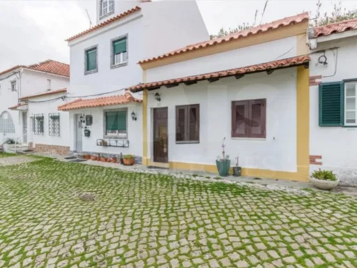 Onde o Mar é o seu Quintal: Refúgio Charmoso junto à praia de São João da Caparica
