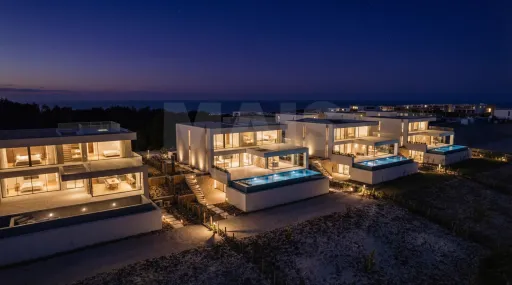 Moradia T5 com Piscina - Vista Golfe e Mar