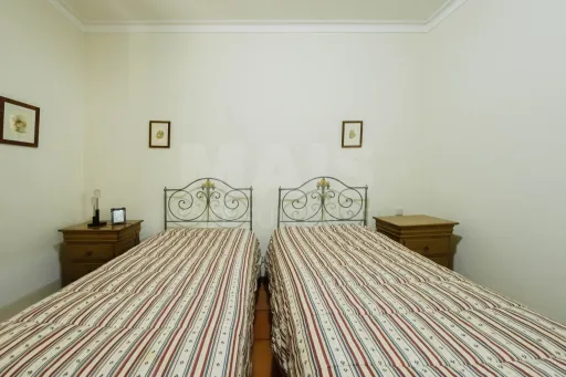 Propriedade única, a apenas 2 km de Alcobaça, com mais de 30.000 m² de terreno
