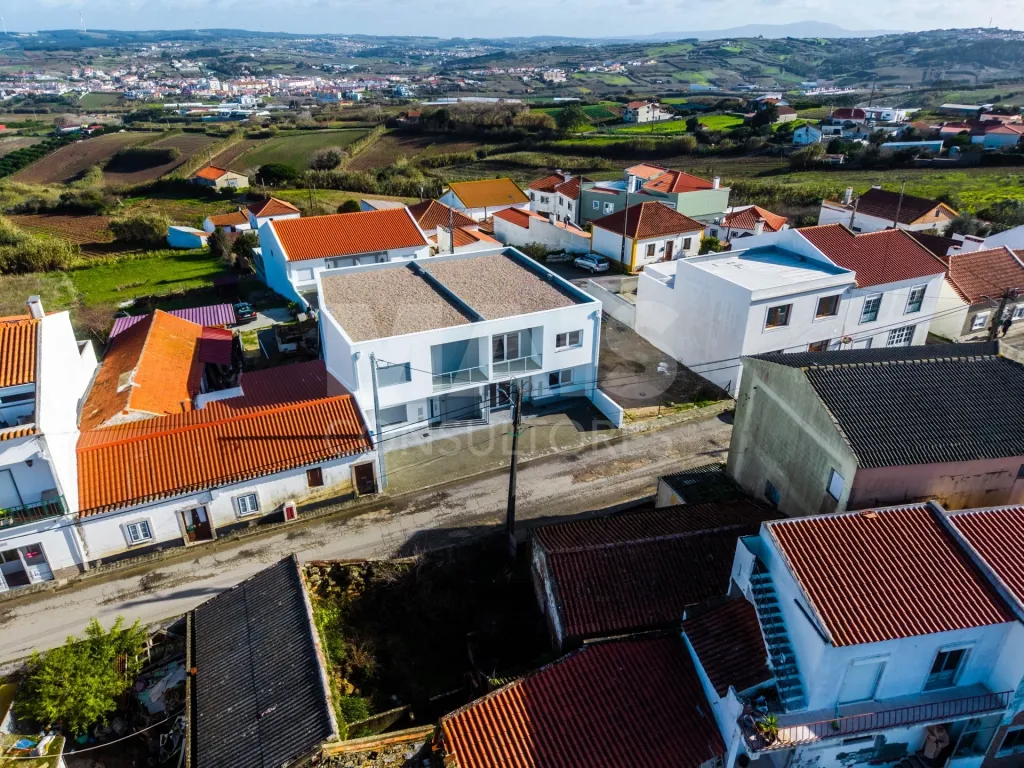 Moradia T3+1 Garagem, Logradouro e Vista Mar
