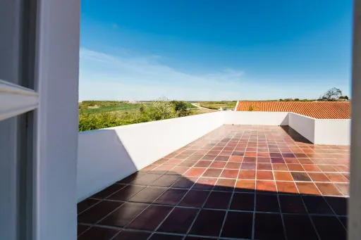 Imóvel com Vista Mar e Elevado Potencial Turístico a Minutos das Praias de Peniche