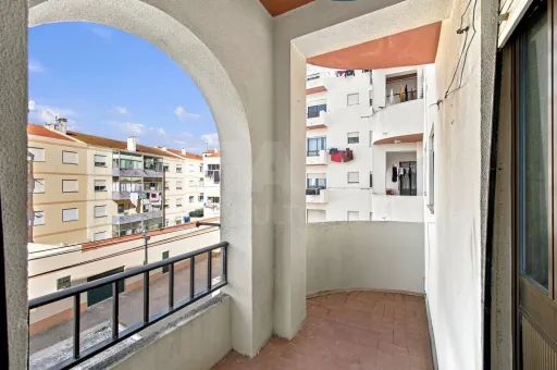 Apartamento T3 com suite e arrecadação em prédio com elevador