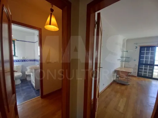 Moradia de 5 Assoalhadas em Ribamar C/ lote de 300m2 e Sótão amplo