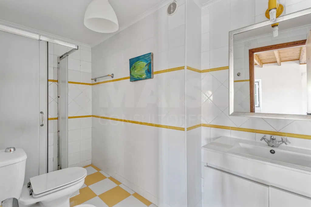 Moradia e dois Anexos T1 com piscina em Casais Mestre Mendo
