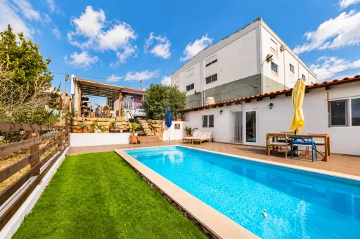 Moradia T2 com anexo T1, piscina e terreno de 1.000 m², em Torres Vedras