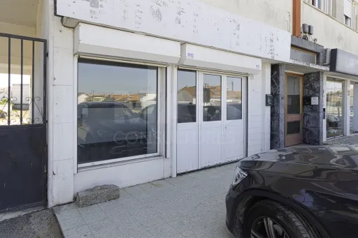 Espaço Comercial 115 m² na EN10 | Localização Premium e Máxima Visibilidade – Porto Alto