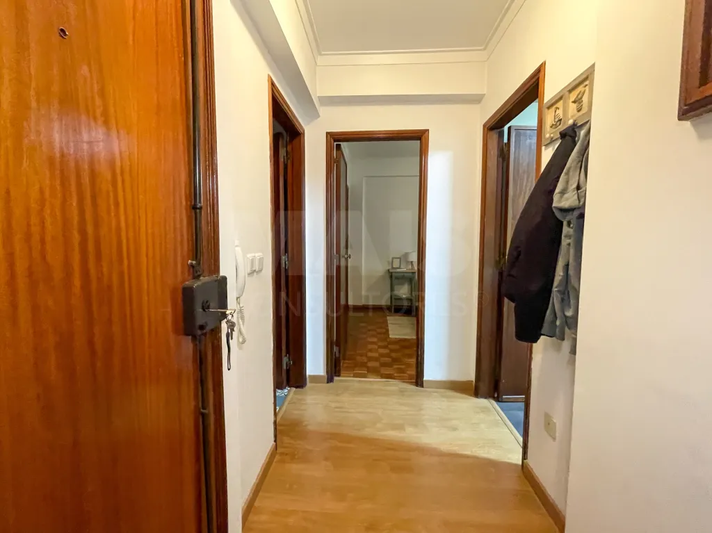 1-Bedroom Apartment with Balcony | Move-In Ready | 2 Elevators | Pendão, Queluz