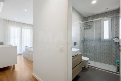 Apartamento T3 semi-novo vista mar com garagem
