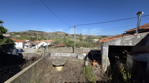Moradia Térrea com Espaço  Exterior
