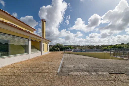 House 5 Bedrooms in Cheleiros