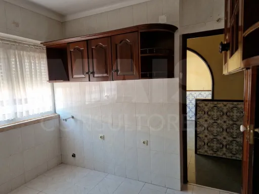 Apartamento de 3 assoalhadas junto ao Metro da Pontinha