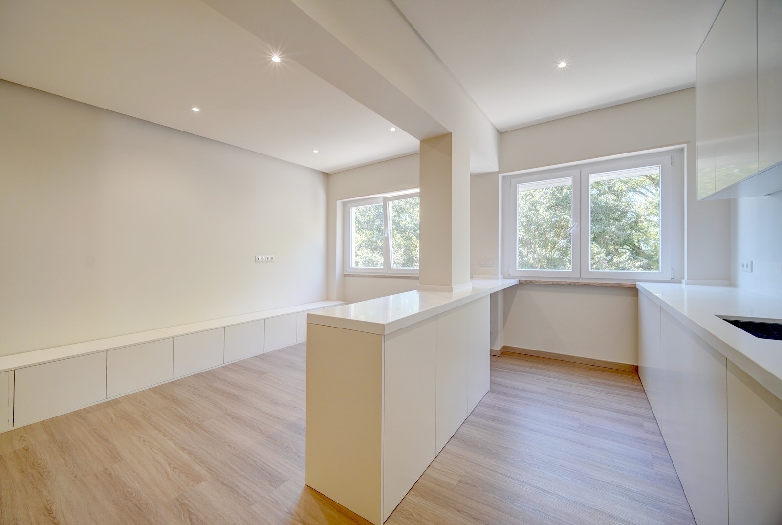 T4 em Queluz, TOTALMENTE Remodelado, com duas suítes