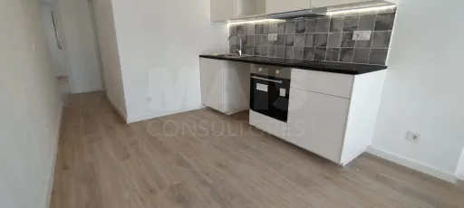 Apartamento T1+1 Remodelado em são João da Talha