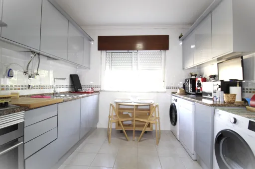 2-bedr. apartment with two fronts in Arcena, Alverca