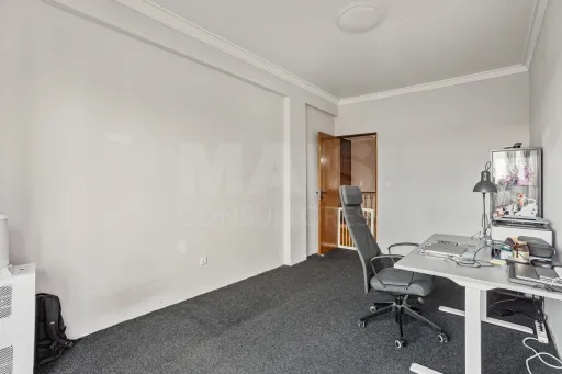 2-Bedroom Apartment with Excellent Potential | Sacavém | 5th Floor with Elevator