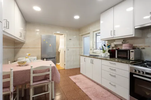 Andar de Moradia T2 Totalmente Remodelado a menos de 10 Minutos das Praias de Peniche