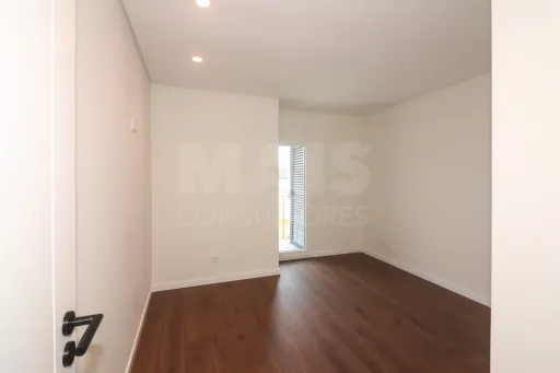 Apartamento T2 + Duplex -   2 lugares de estacionamento Casal Cambra