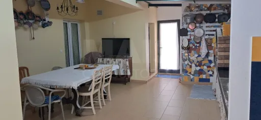 Moradia V2+1 isolada em Sítio das Lombas