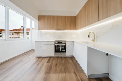 Apartamento T2 com Parqueamento em localização central – Caldas da Rainha