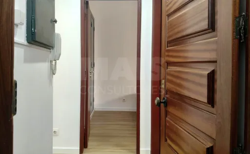 Apartamento T2 com Terraço e Potencial | Centro das Caldas da Rainha