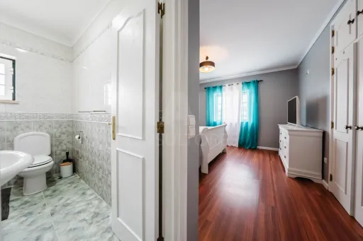 Moradia T4 em Olho Marinho | 260m² | Lote 734m²