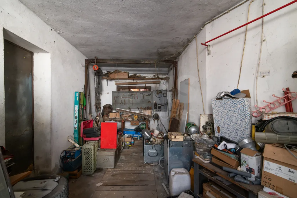 Prédio em propriedade total, localizado numa zona central da Lourinhã,