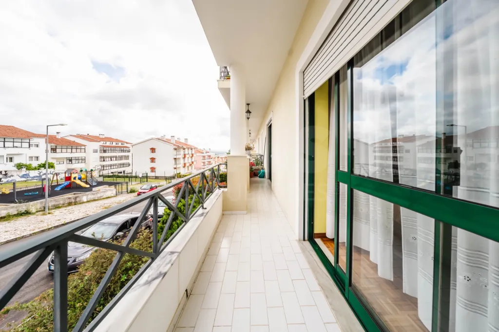Apartamento T3 na Encosta do Sol — Espaço, Conforto e Excelente Exposição Solar